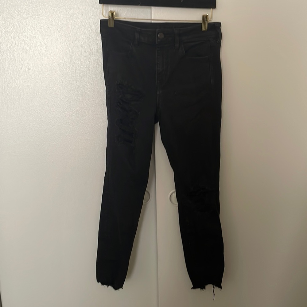 American Eagle Outfitters— Black Distressed High-Rise Jeggings— Size 10 Short